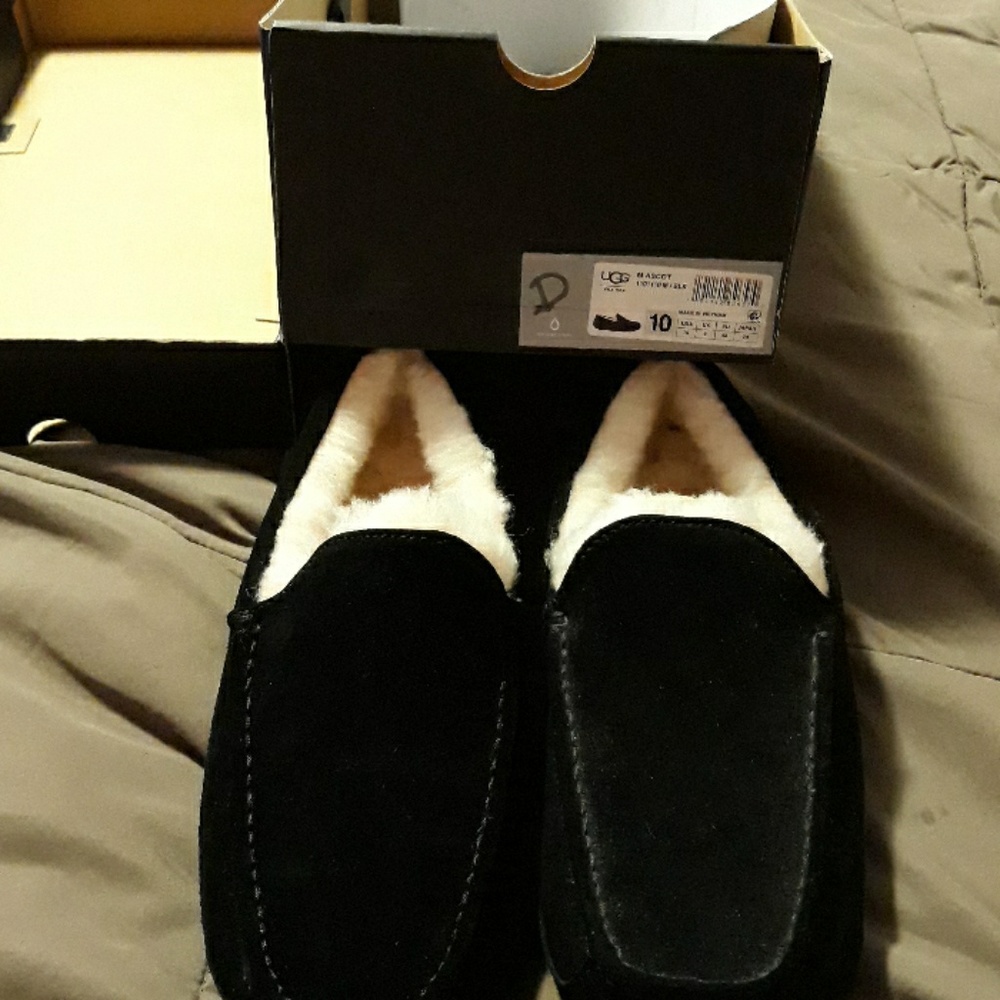 Ugg slippers one day by 5 PM these will gone